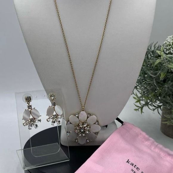 Kate Spade Bungalow Bouquet Cluster Mother Of Pearl Earrings Necklace Set - Picture 1 of 16